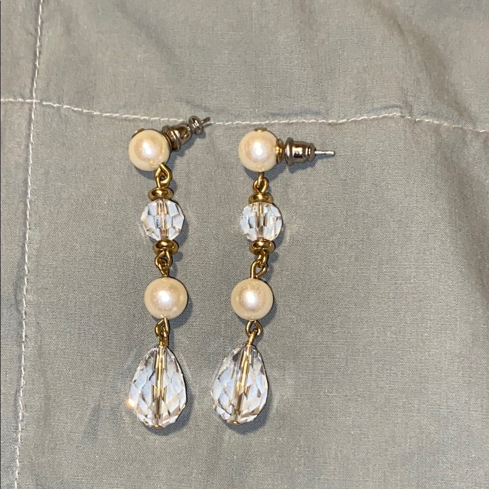 💛🤍💛NWOT Monet Vintage Elegant Gold and Pearl Drop Earrings